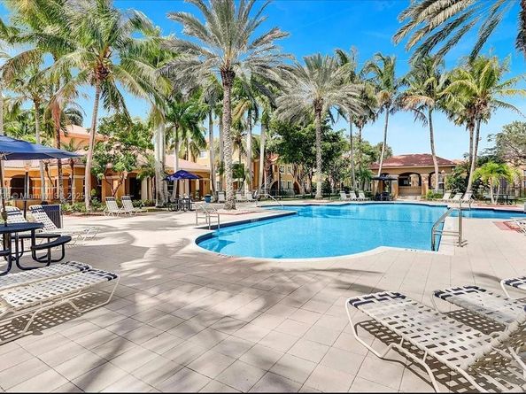 7910 N Nob Hill Rd 105, Tamarac FL 33321