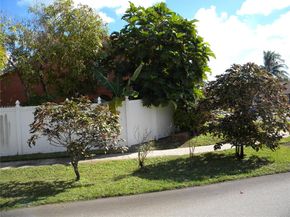 7527 SW 7th Ct, North Lauderdale FL 33068