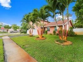 7527 SW 7th Ct, North Lauderdale FL 33068