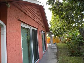 7527 SW 7th Ct, North Lauderdale FL 33068