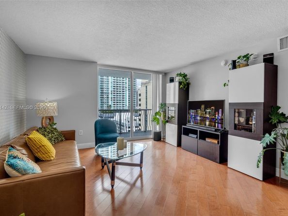 1200 Brickell Bay Dr 1924, Miami FL 33131