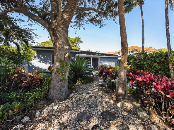 7220 SW 53rd Ct, Miami FL 33143