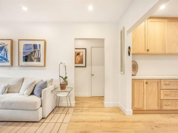 7220 SW 53rd Ct, Miami FL 33143