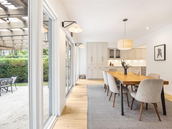 7220 SW 53rd Ct, Miami FL 33143