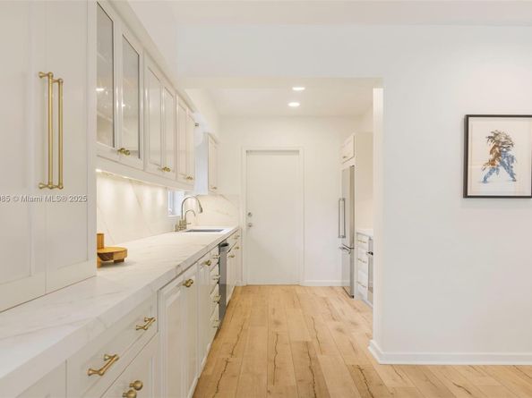 7220 SW 53rd Ct, Miami FL 33143