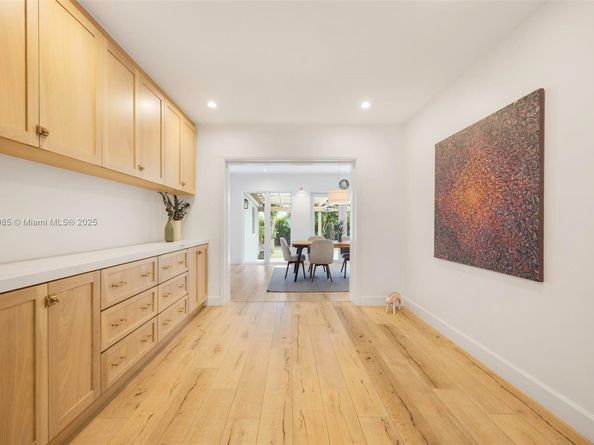 7220 SW 53rd Ct, Miami FL 33143