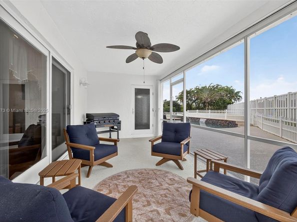 112 Camelot Ct, Royal Palm Beach FL 33411