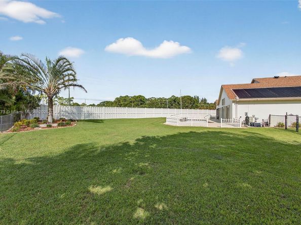 112 Camelot Ct, Royal Palm Beach FL 33411