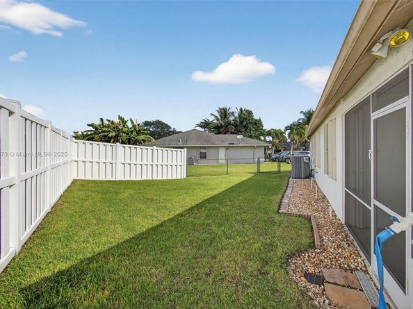 112 Camelot Ct, Royal Palm Beach FL 33411
