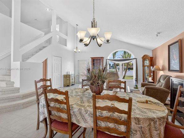 112 Camelot Ct, Royal Palm Beach FL 33411