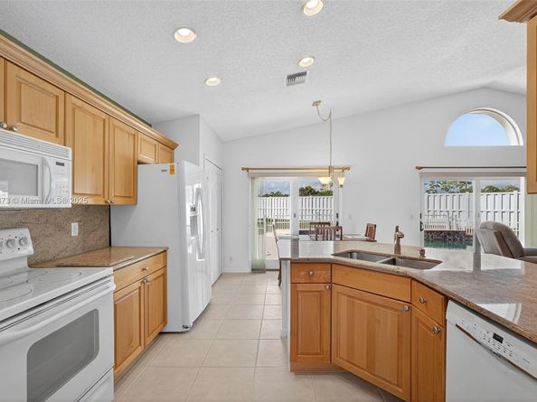112 Camelot Ct, Royal Palm Beach FL 33411