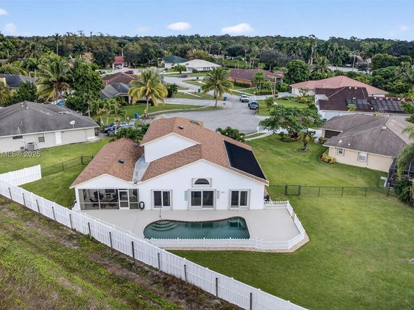 112 Camelot Ct, Royal Palm Beach FL 33411