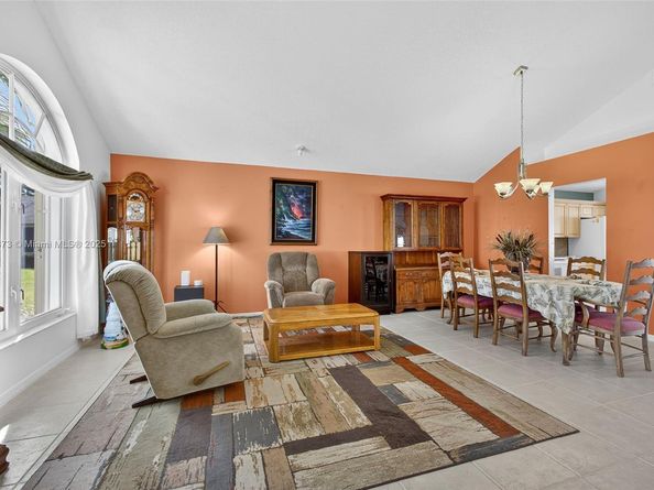 112 Camelot Ct, Royal Palm Beach FL 33411