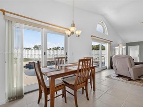 112 Camelot Ct, Royal Palm Beach FL 33411