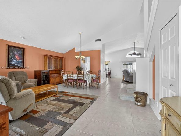 112 Camelot Ct, Royal Palm Beach FL 33411
