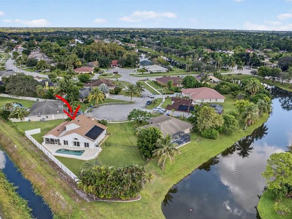 112 Camelot Ct, Royal Palm Beach FL 33411