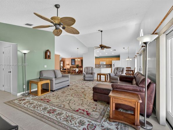 112 Camelot Ct, Royal Palm Beach FL 33411