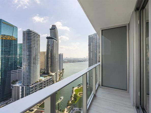 77 SE 5th St 2410, Miami FL 33131