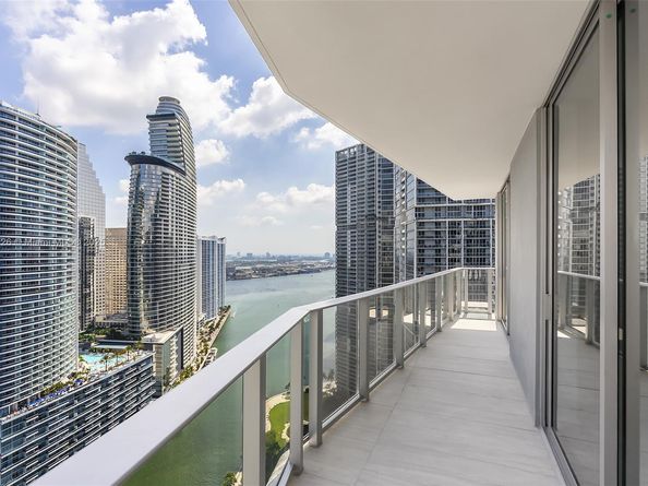 77 SE 5th St 2410, Miami FL 33131