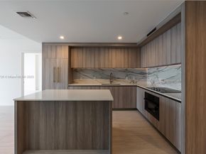 77 SE 5th St 2410, Miami FL 33131
