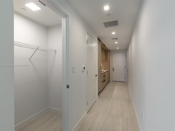 77 SE 5th St 2410, Miami FL 33131