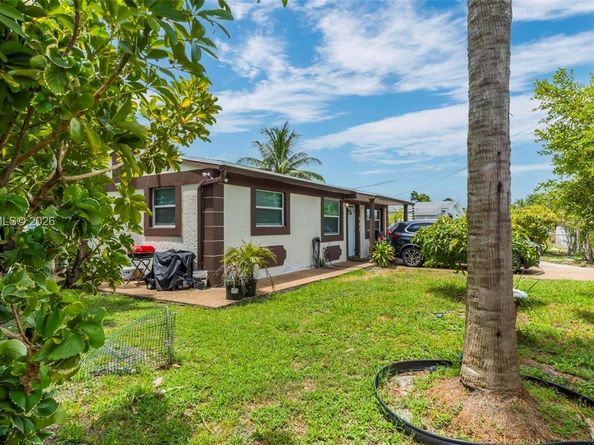 901 NW 34th Ter, Lauderhill FL 33311