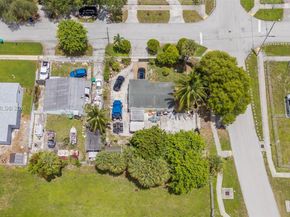 901 NW 34th Ter, Lauderhill FL 33311