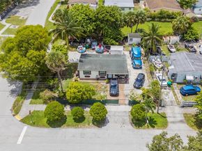 901 NW 34th Ter, Lauderhill FL 33311