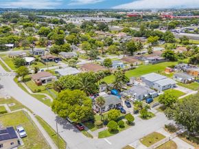 901 NW 34th Ter, Lauderhill FL 33311