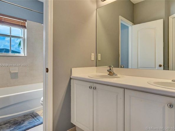 204 NE 32nd Ter, Homestead FL 33033