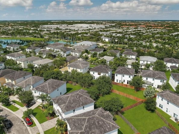 204 NE 32nd Ter, Homestead FL 33033