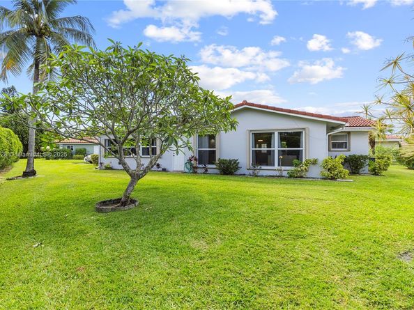 7185 E Tropical Way, Plantation FL 33317