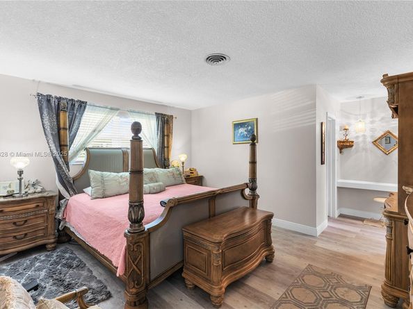 7185 E Tropical Way, Plantation FL 33317
