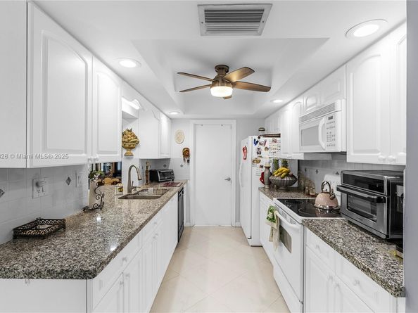 7185 E Tropical Way, Plantation FL 33317