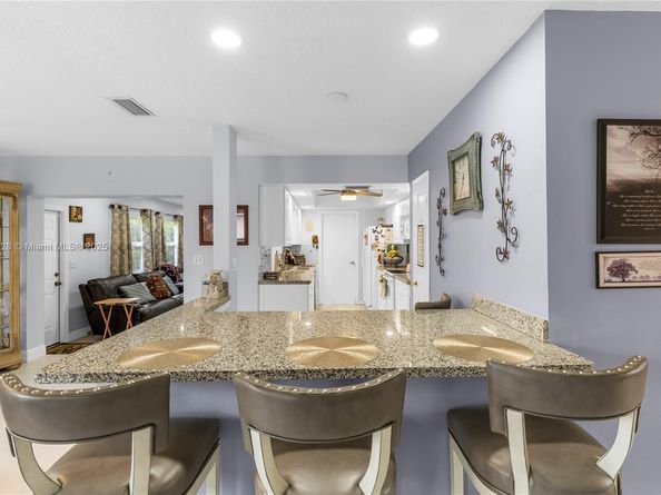 7185 E Tropical Way, Plantation FL 33317