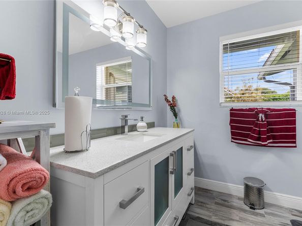 7185 E Tropical Way, Plantation FL 33317