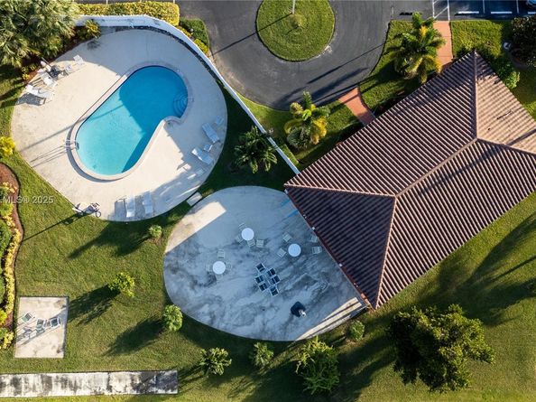7185 E Tropical Way, Plantation FL 33317