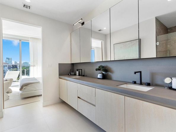 21 Isle Of Venice Dr PH1, Fort Lauderdale FL 33301