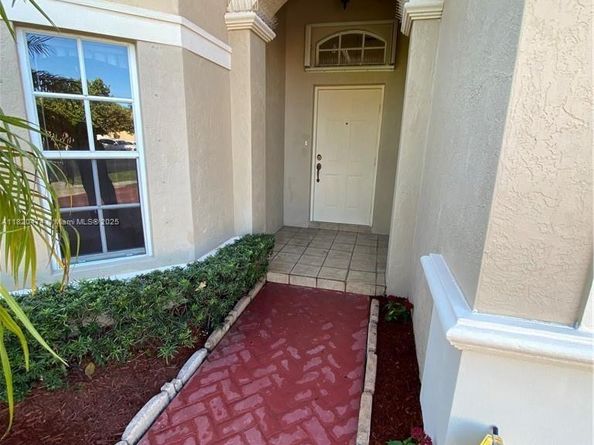 4980 SW 134th Ave, Miramar FL 33027