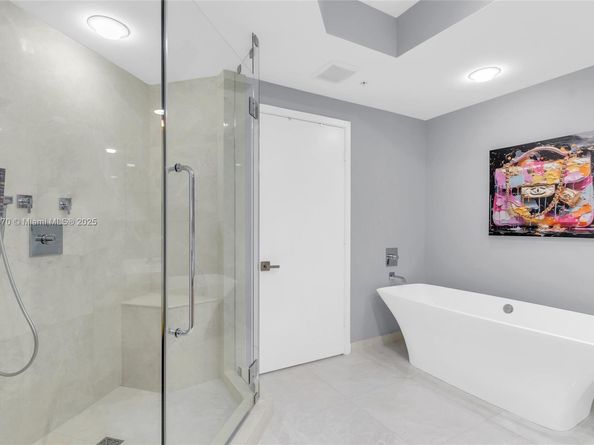17111 Biscayne Blvd 602, North Miami Beach FL 33160