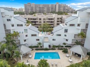 50 Ocean Lane Dr 108, Key Biscayne FL 33149