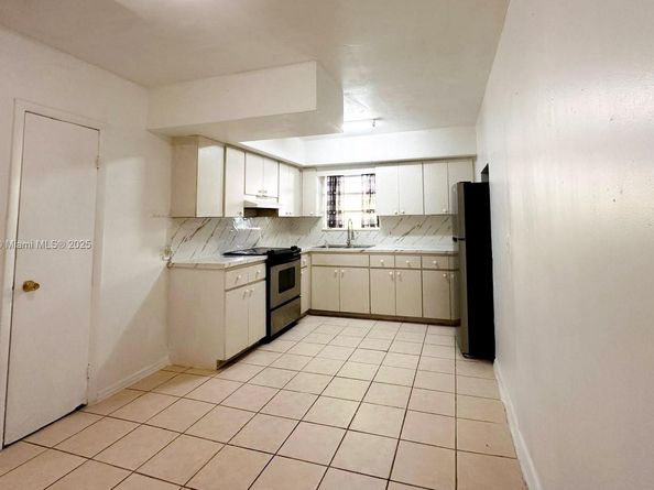 2367 NW 82nd St, Miami FL 33147