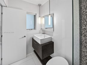 1000 N Shore Dr, Miami Beach FL 33141