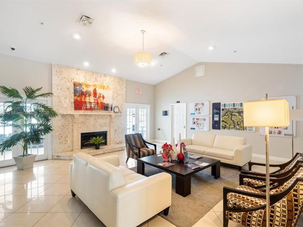 12730 Vista Isles Dr 828, Sunrise FL 33325