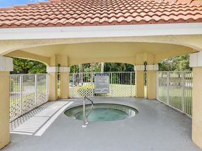 12730 Vista Isles Dr 828, Sunrise FL 33325