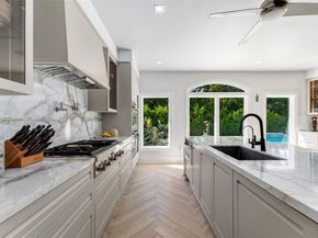 5770 SW 100th St, Pinecrest FL 33156