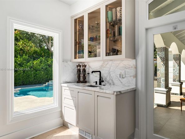 5770 SW 100th St, Pinecrest FL 33156