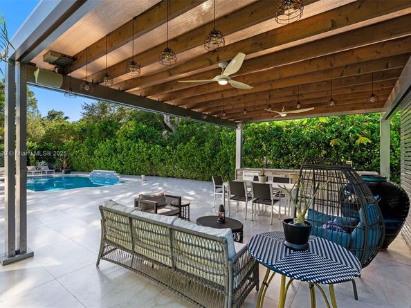 5770 SW 100th St, Pinecrest FL 33156