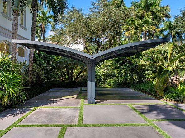 5770 SW 100th St, Pinecrest FL 33156