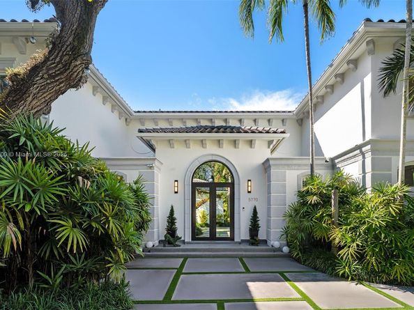 5770 SW 100th St, Pinecrest FL 33156